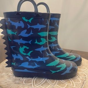 Youth shark rain boots size 1